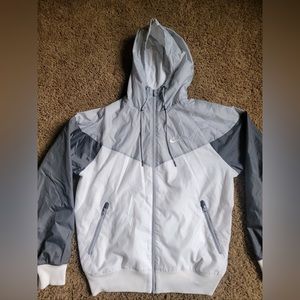 Small white and grey Nike raincoat, great condition, hasn’t really been worn